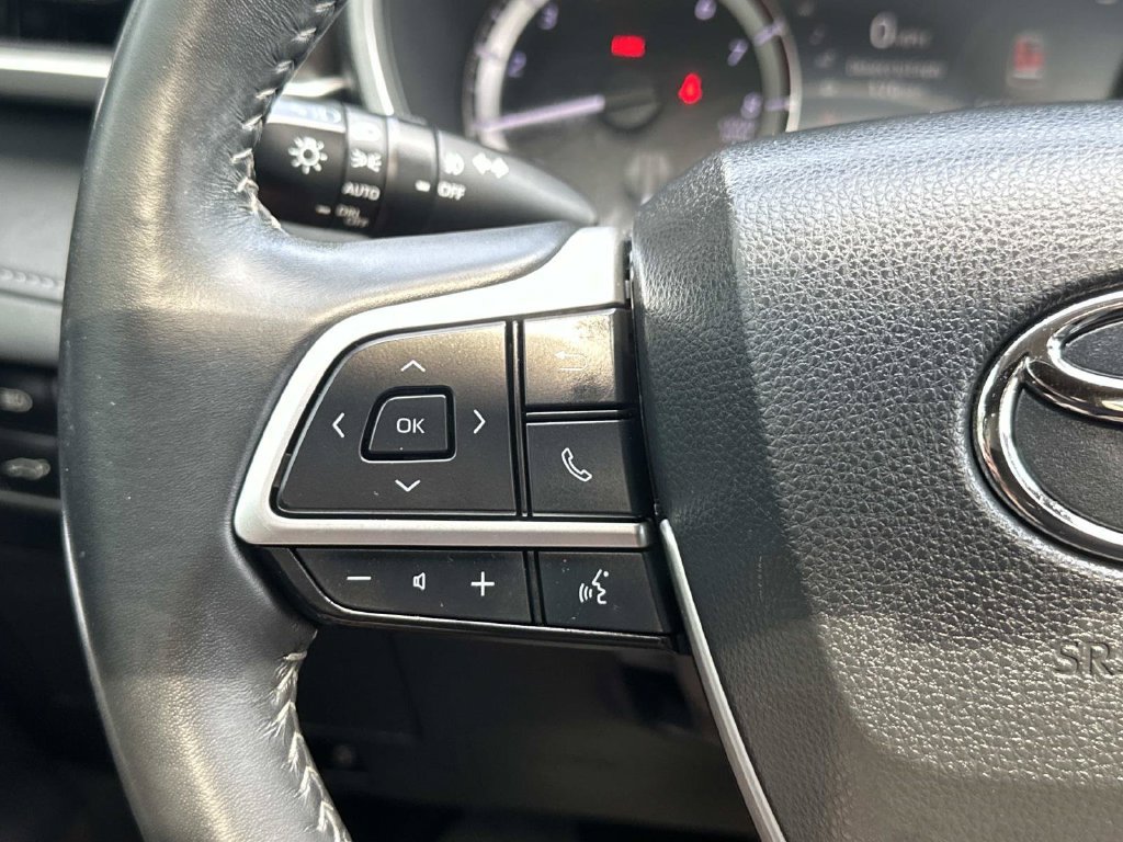 Used 2023 Toyota Highlander XLE FWD image 31