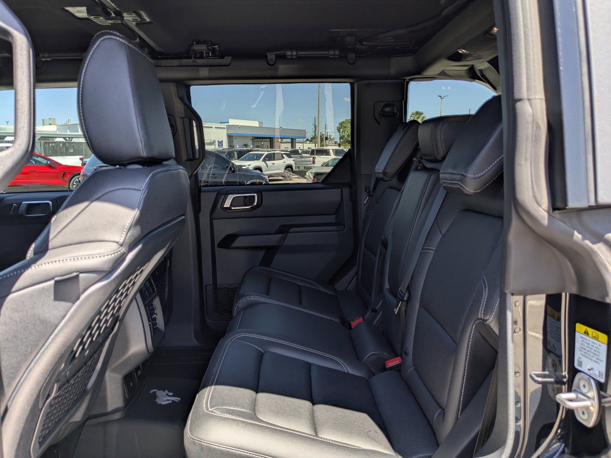 Used 2025 Ford Bronco Big Bend w/ Black Diamond Package image 13