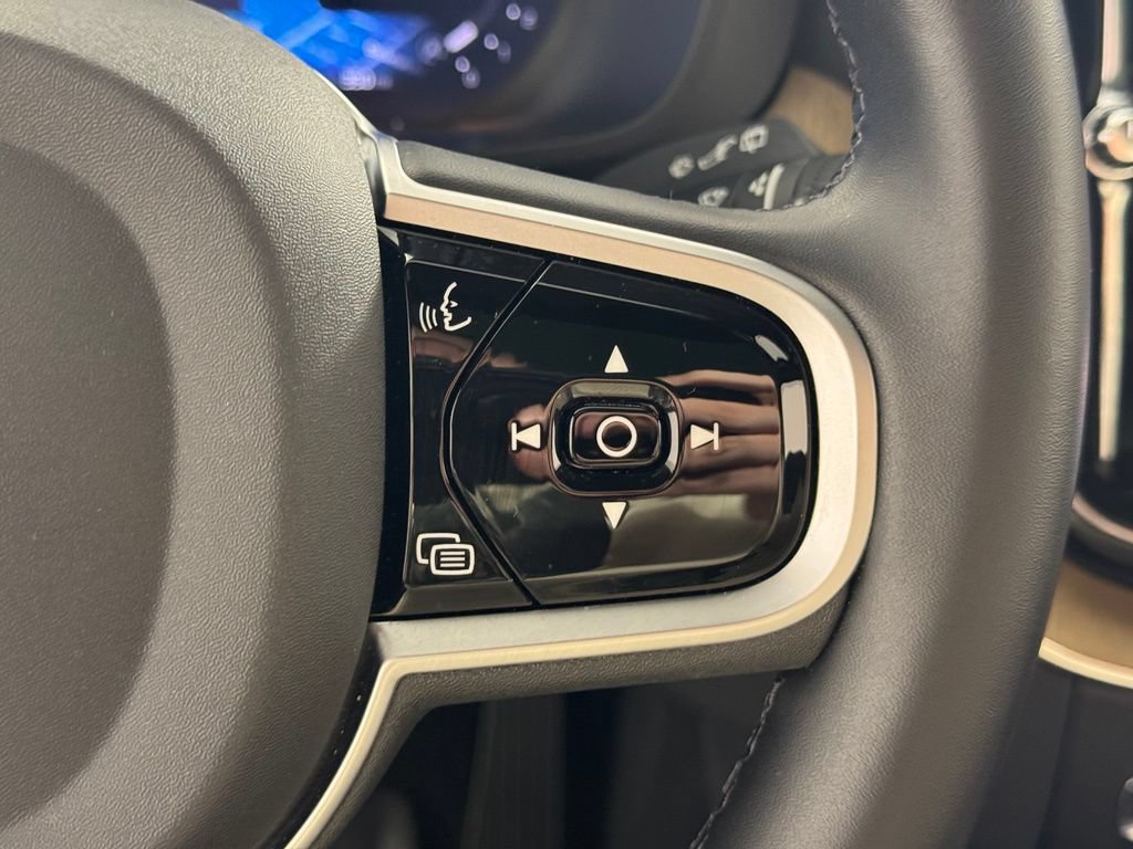 Certified 2026 Volvo XC60 B5 Plus AWD/4WD image 29