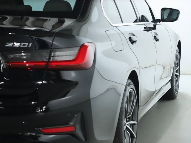 Used 2022 BMW 330i xDrive Sedan w/ Premium Package 2 image 8
