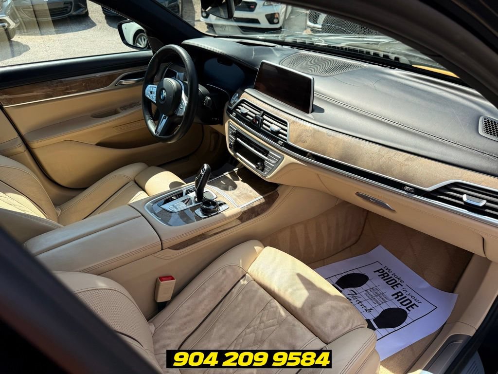 Used 2020 BMW 740i w/ Luxury Rear Seating Package RWD image 33