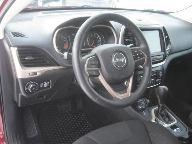 Used 2015 Jeep Cherokee Latitude w/ Cold Weather Group image 17