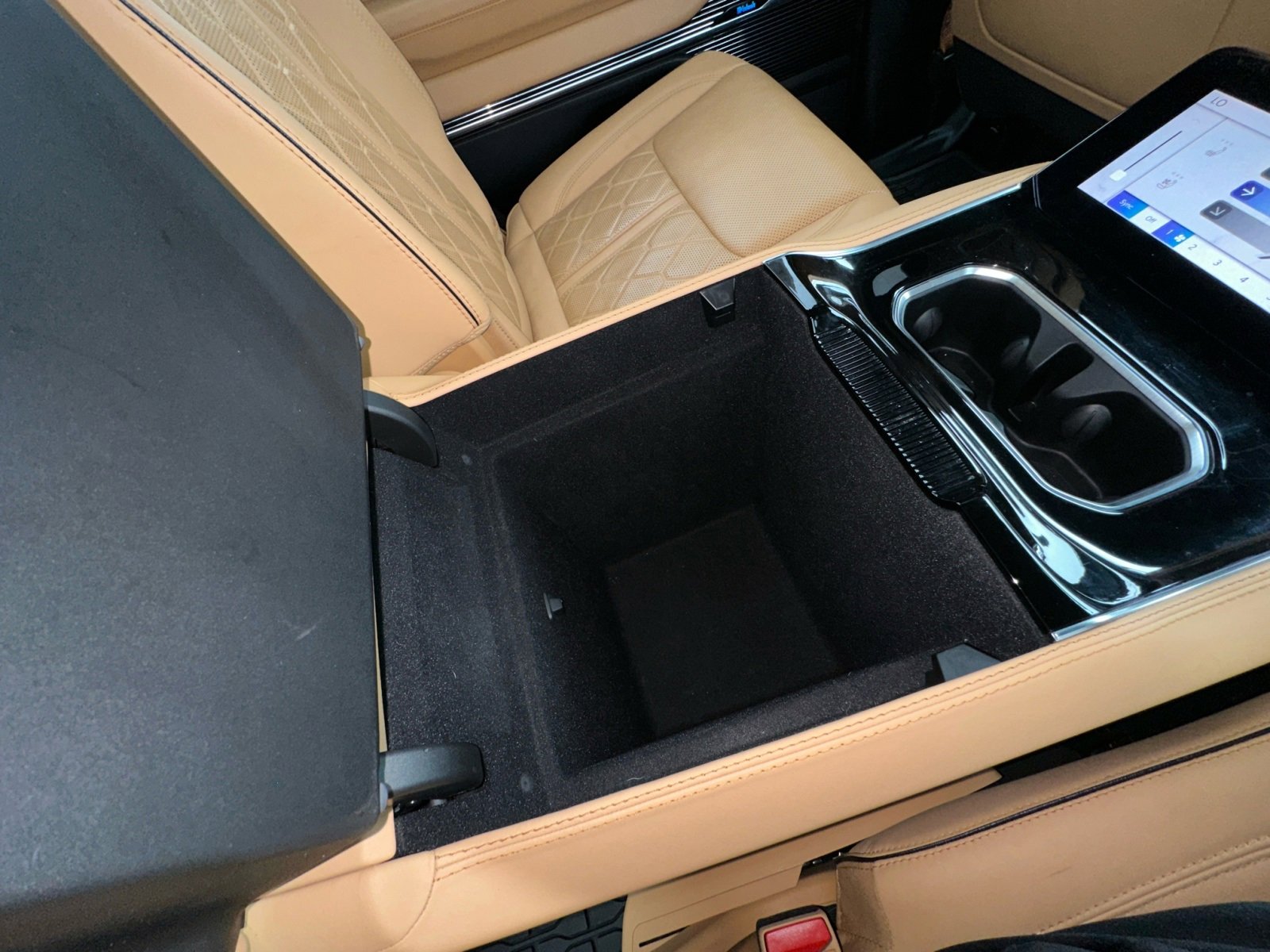 Used 2024 Jeep Grand Wagoneer L Series III w/ Rear Seat Video Group 1 image 30