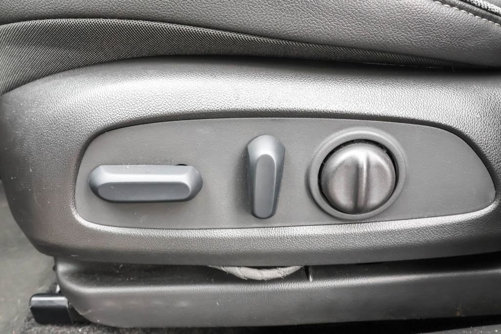 Used 2023 Buick Encore GX Essence w/ Experience Buick Package FWD image 9