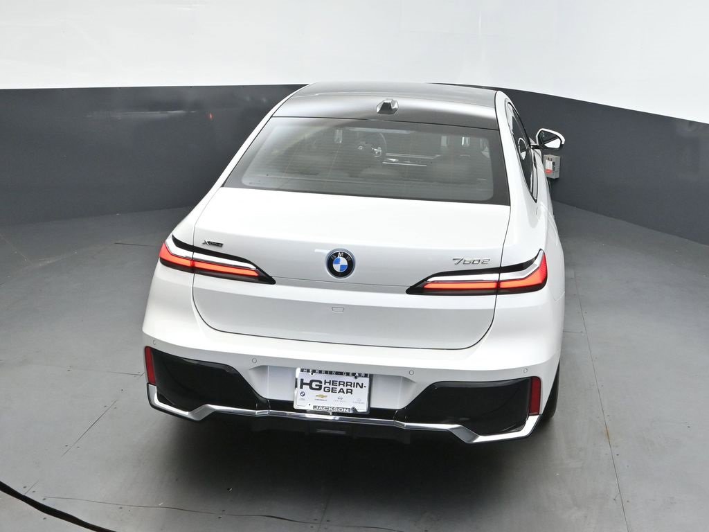 New 2026 BMW 750e xDrive image 15