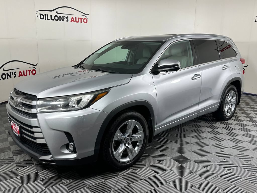 Used 2019 Toyota Highlander Limited w/ Carpet Mat Package (TMS) AWD/4WD image 2