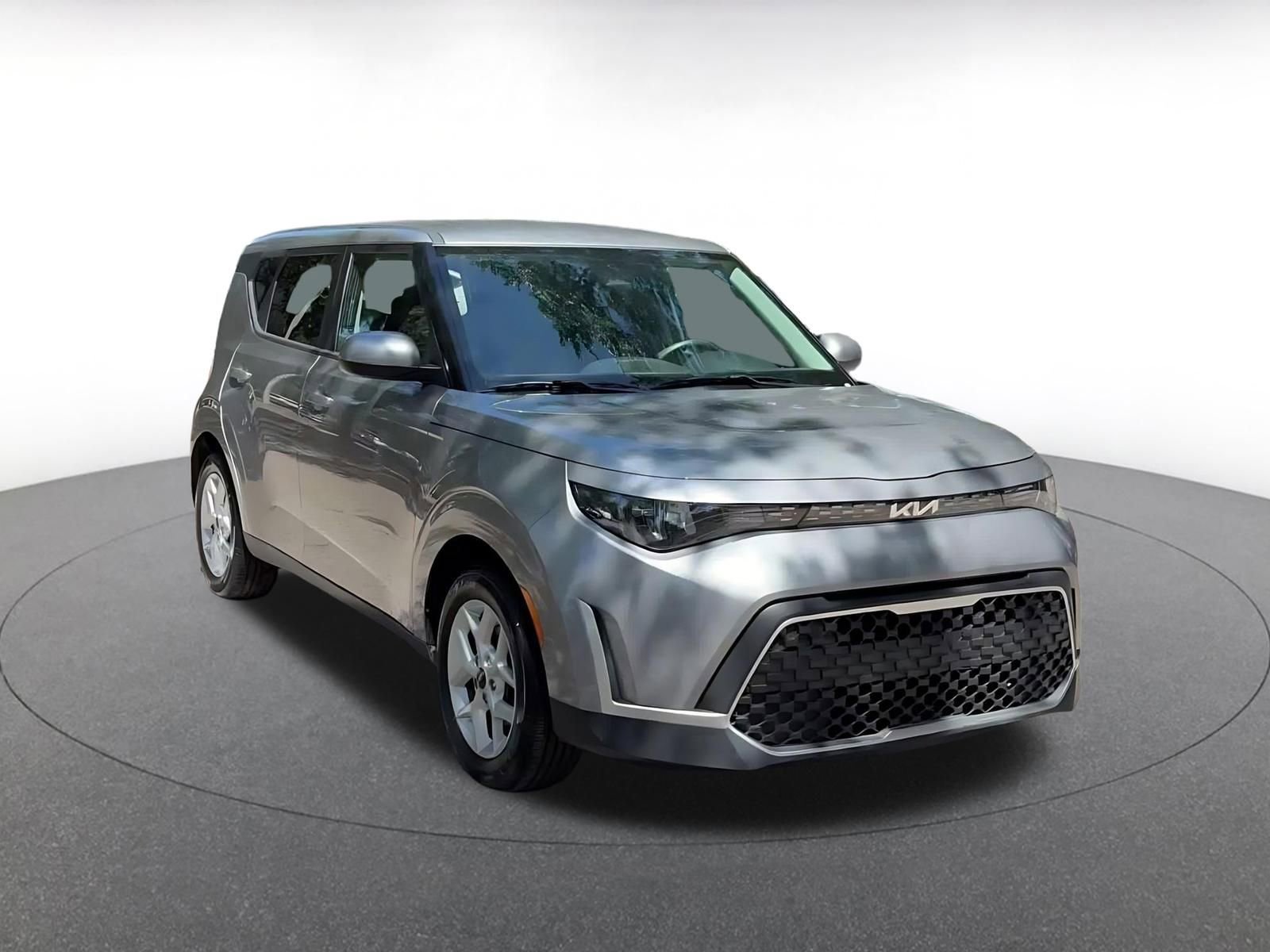 Used 2025 Kia Soul LX w/ LX Technology Package FWD image 3