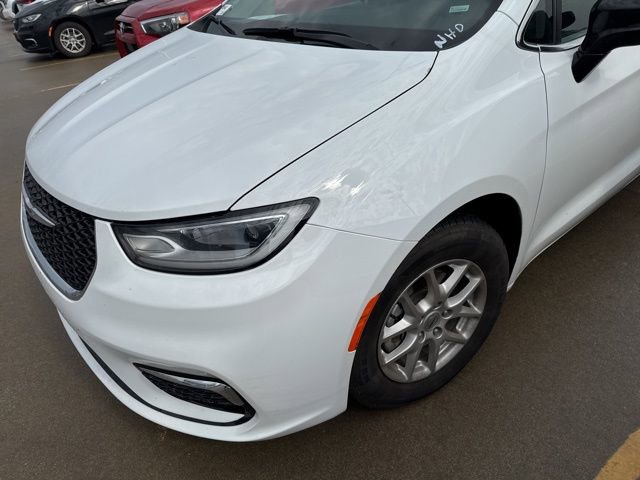Used 2024 Chrysler Pacifica Touring-L image 38