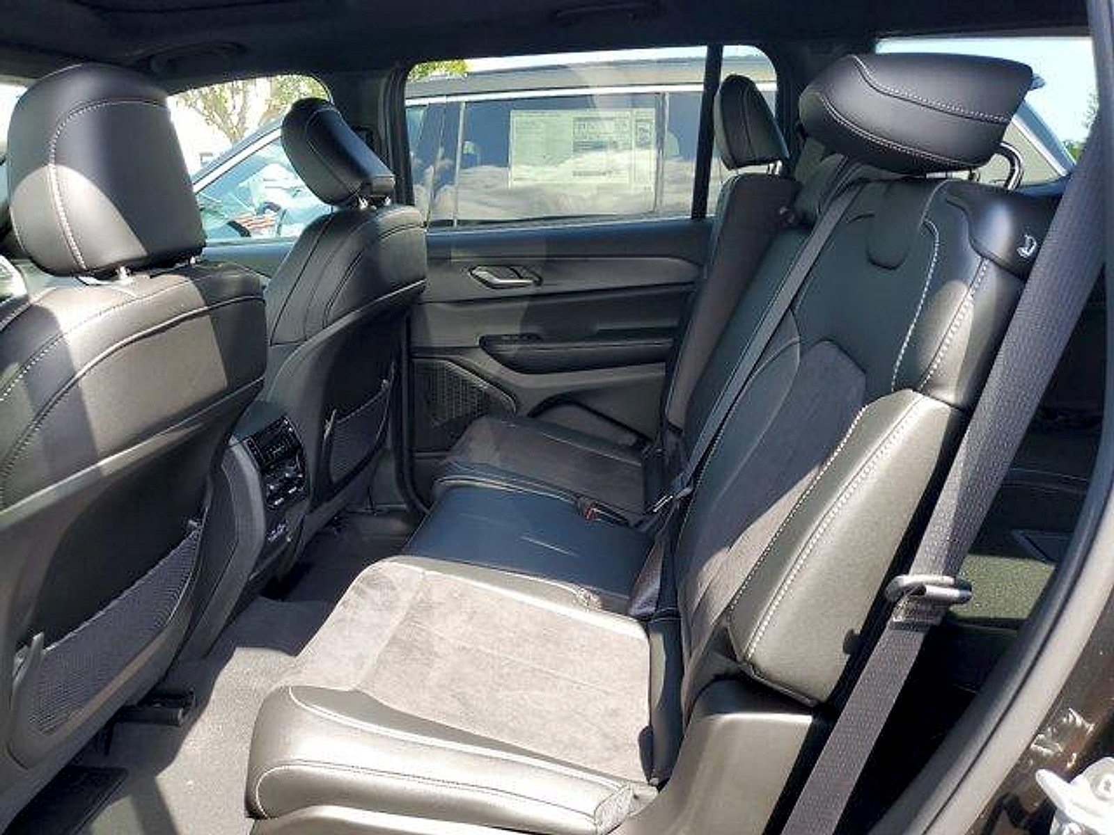 New 2024 Jeep Grand Cherokee L Altitude RWD image 8