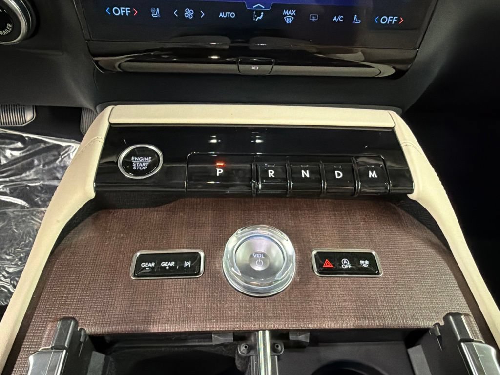 New 2027 Lincoln Navigator Reserve AWD/4WD image 16