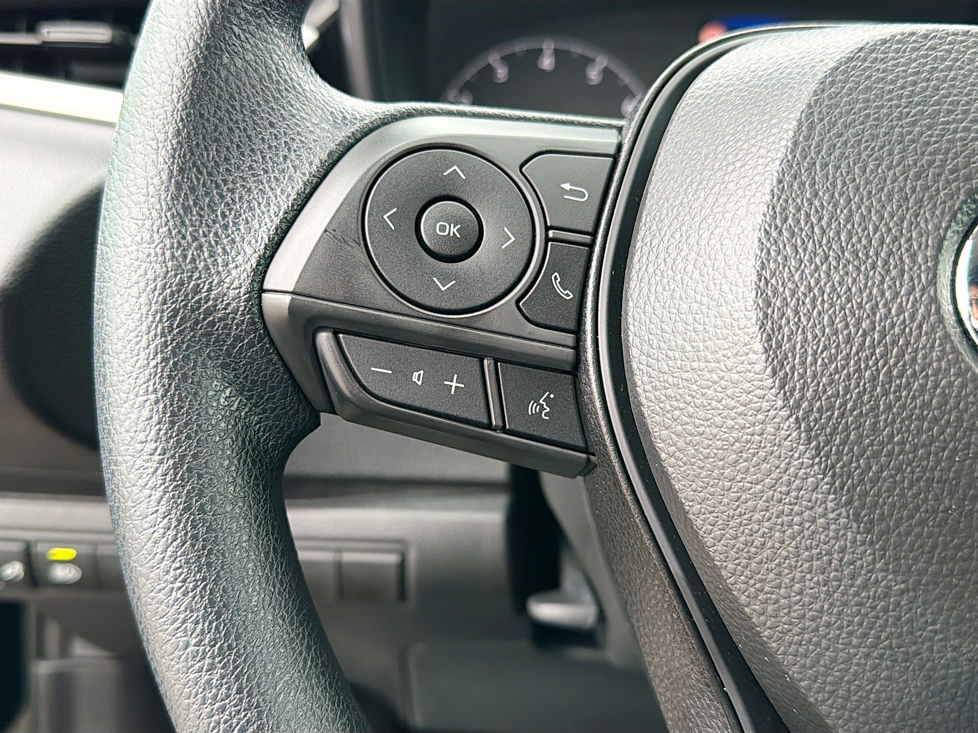 Used 2025 Toyota Corolla LE image 34