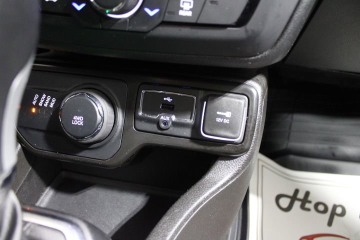 Used 2023 Jeep Renegade Latitude image 38