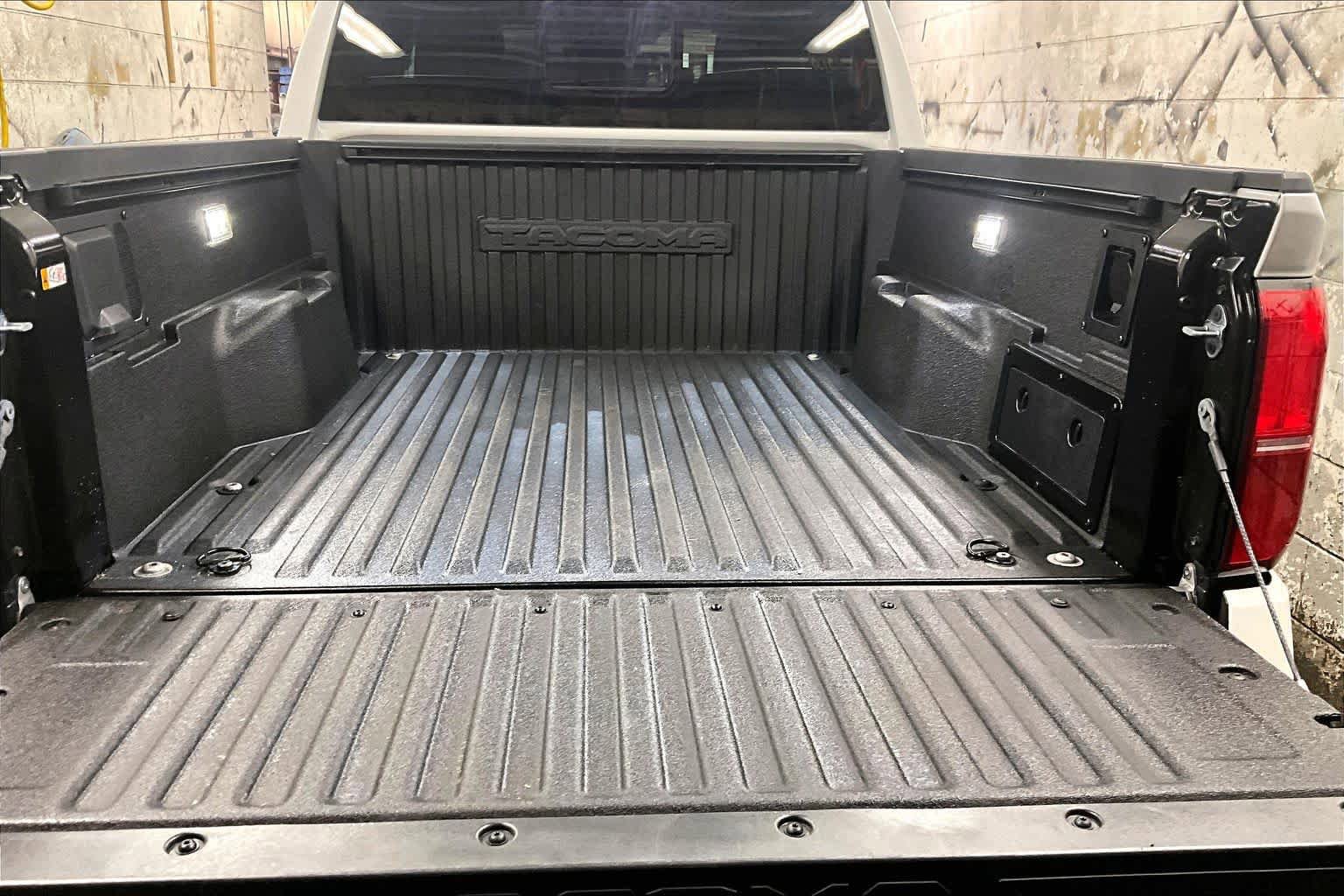Certified 2025 Toyota Tacoma Limited AWD/4WD image 31