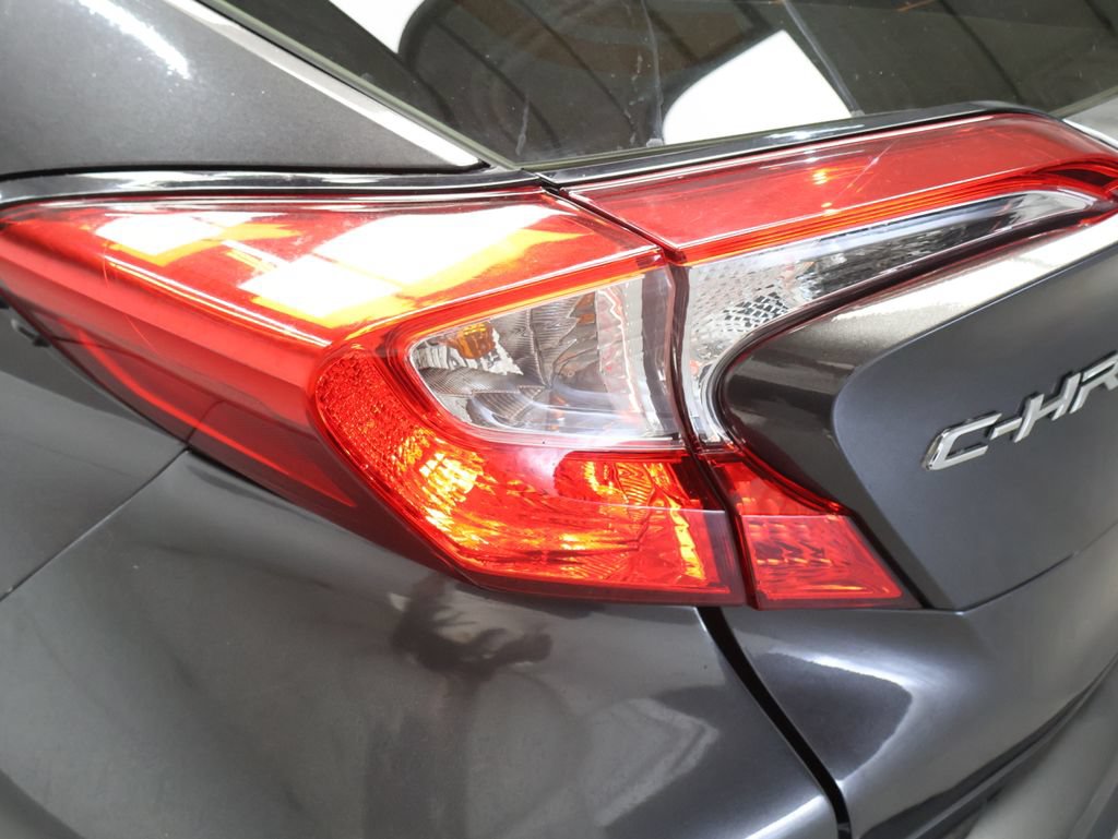 Used 2021 Toyota C-HR XLE FWD image 28