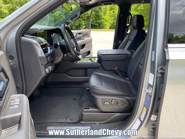 Used 2025 GMC Yukon Denali AWD/4WD image 17