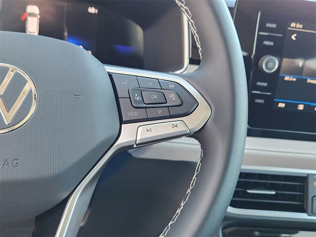 New 2025 Volkswagen Taos SE image 10