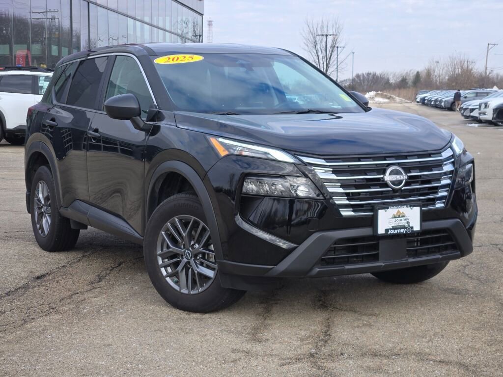 Used 2025 Nissan Rogue S image 4