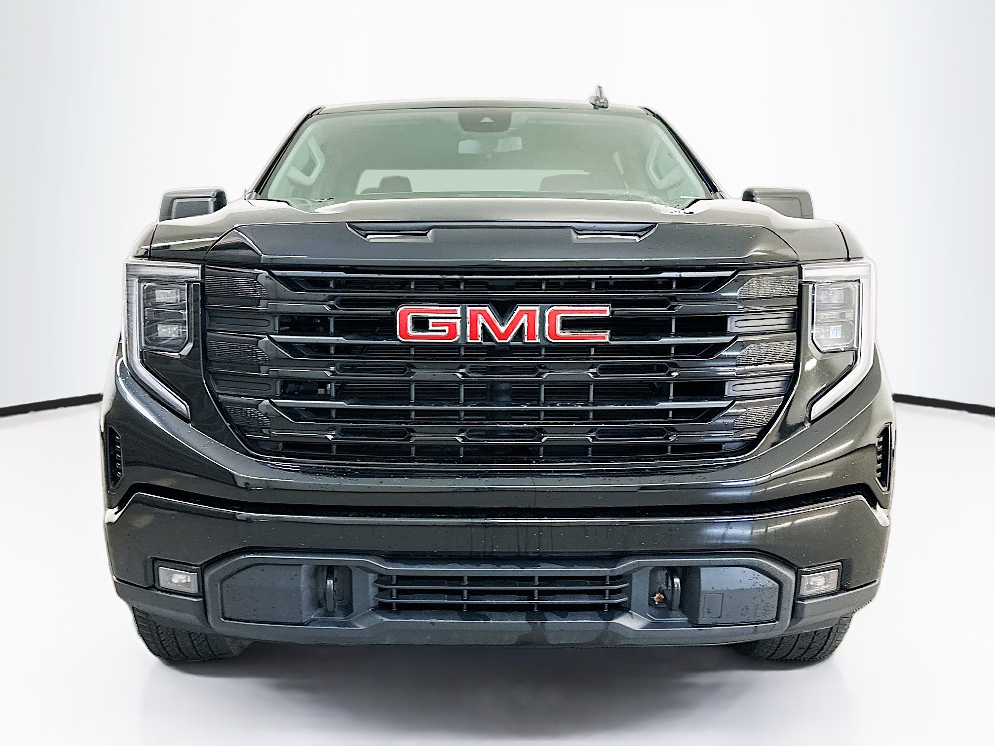 Used 2024 GMC Sierra 1500 Elevation image 2