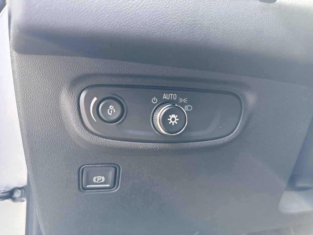 Used 2024 GMC Terrain SLE image 31