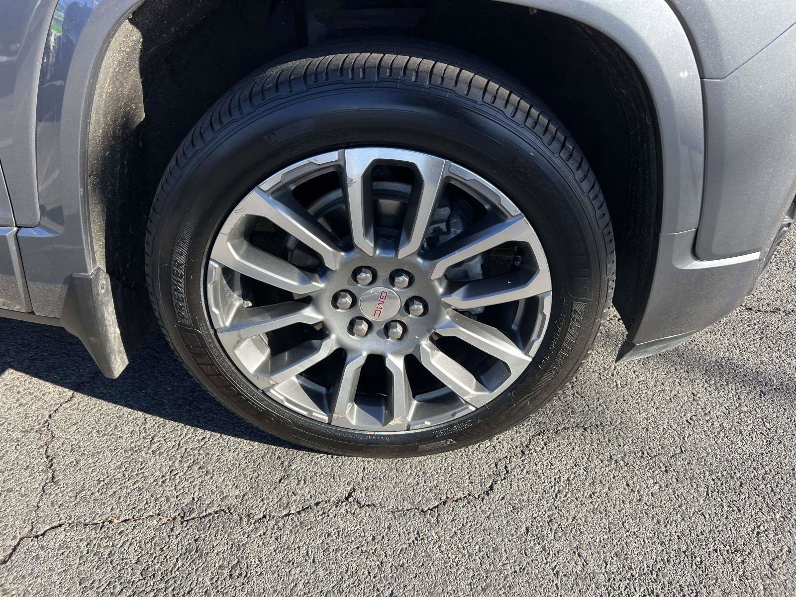 Used 2021 GMC Acadia Denali w/ Denali Ultimate Package image 9