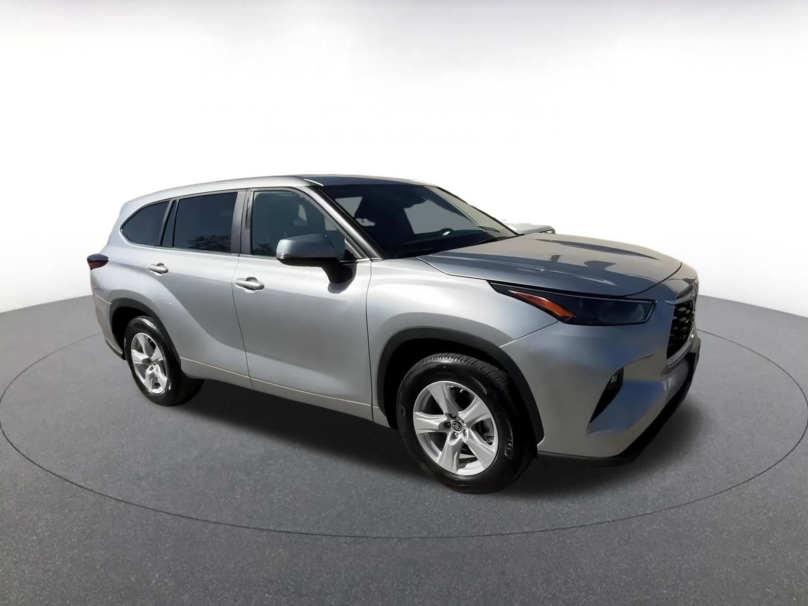 Used 2025 Toyota Highlander LE video 2