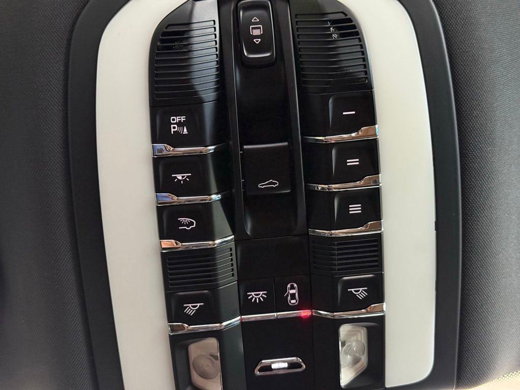 Used 2018 Porsche Macan S AWD/4WD image 20