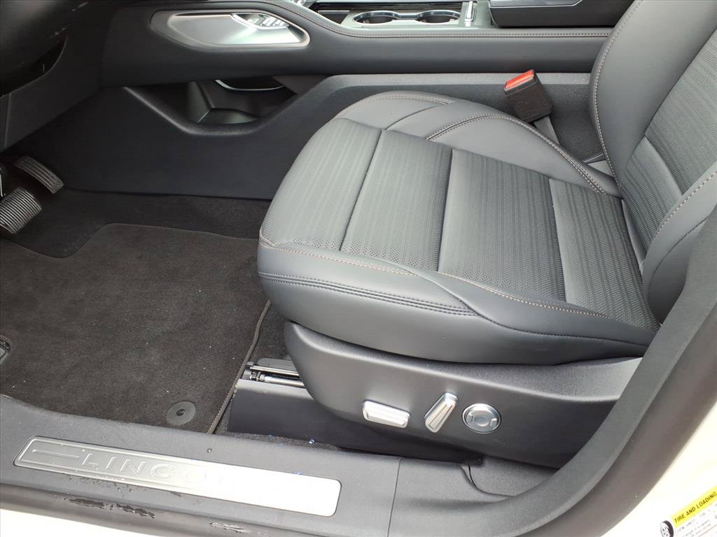 Used 2026 Lincoln Nautilus Reserve AWD/4WD image 9