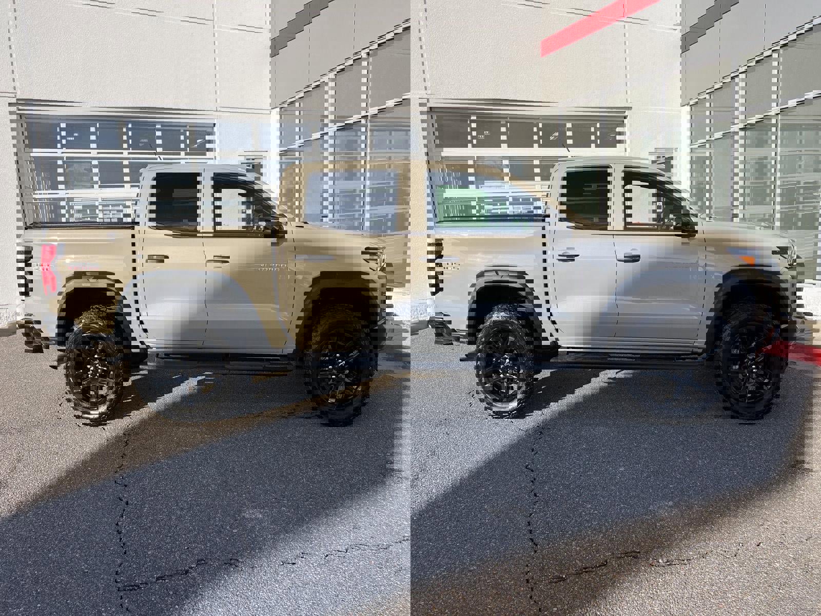 Used 2024 Chevrolet Colorado Trail Boss w/ Technology Package image 17