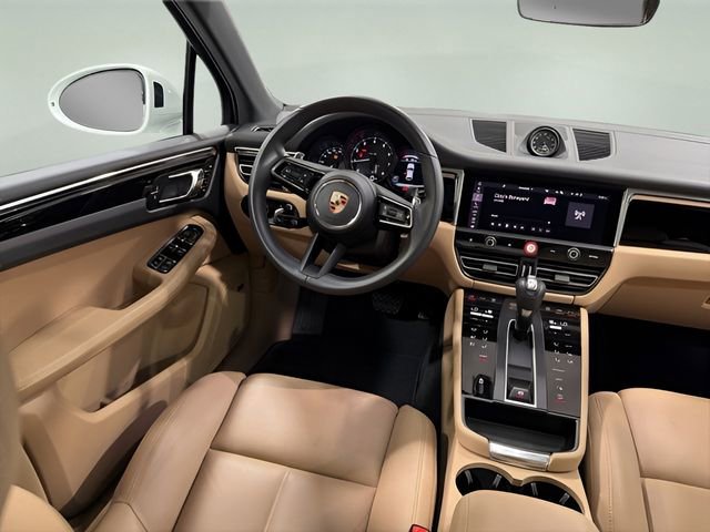 Used 2025 Porsche Macan AWD/4WD image 28