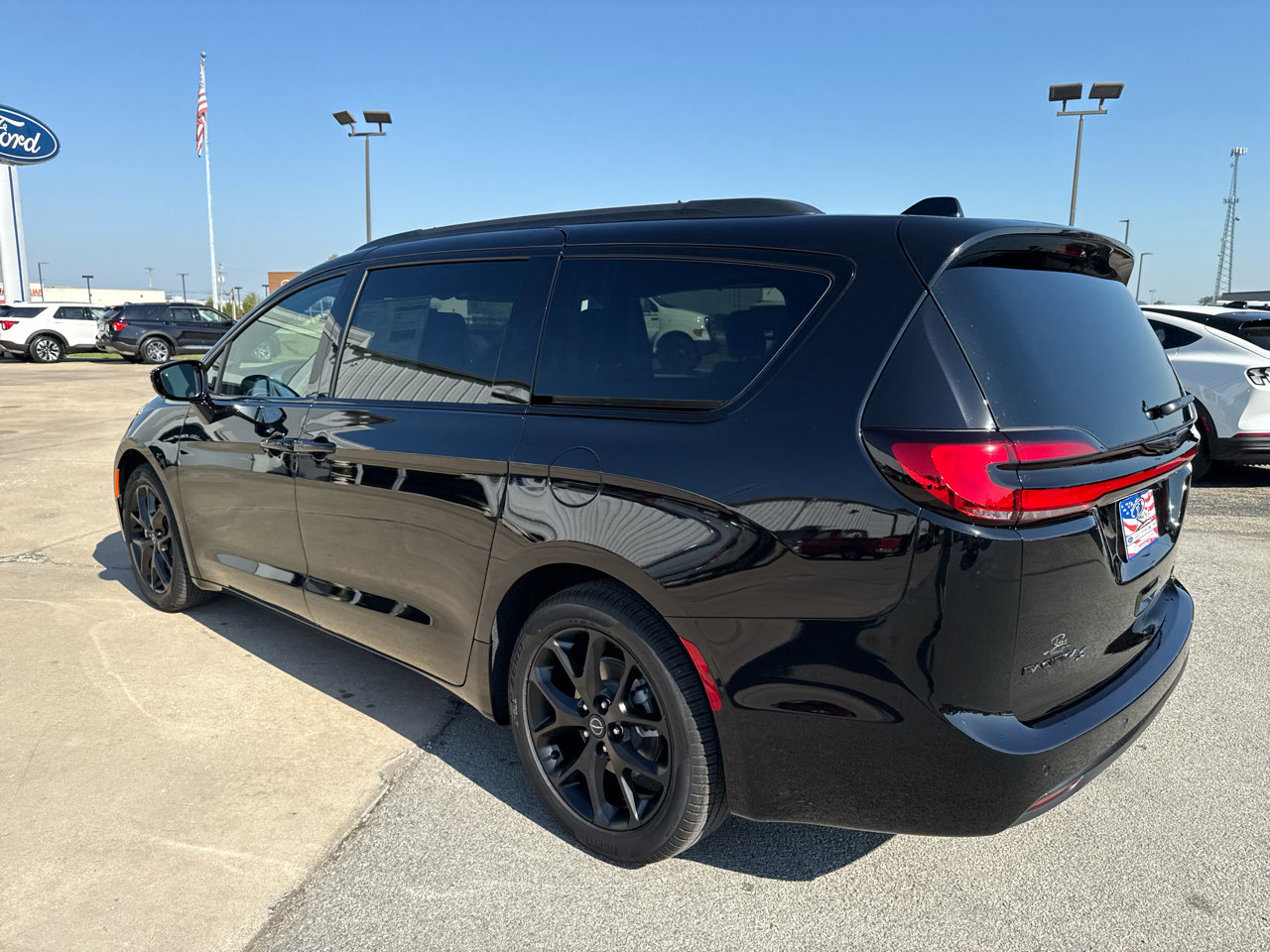 New 2026 Chrysler Pacifica Limited w/ S Appearance Package image 8