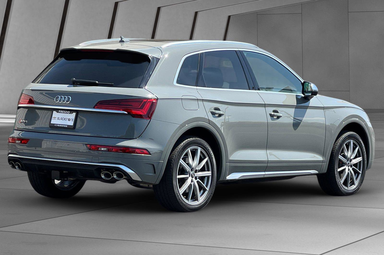 Used 2022 Audi SQ5 Premium w/ Convenience Package image 4