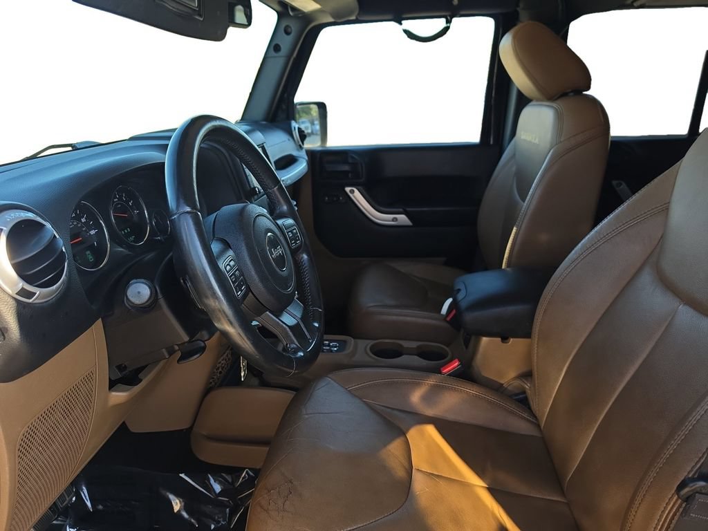 Used 2015 Jeep Wrangler Unlimited Sahara w/ Mopar Chrome Edition Group AWD/4WD image 9