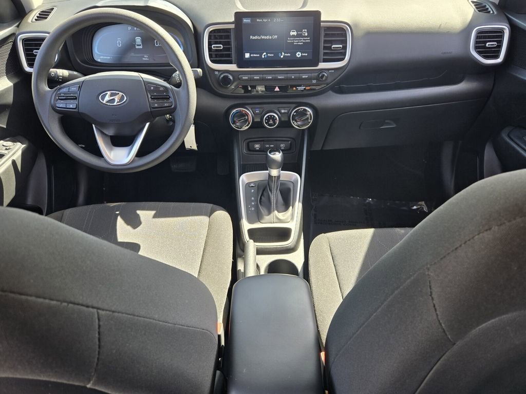 Certified 2025 Hyundai Venue SE FWD image 12