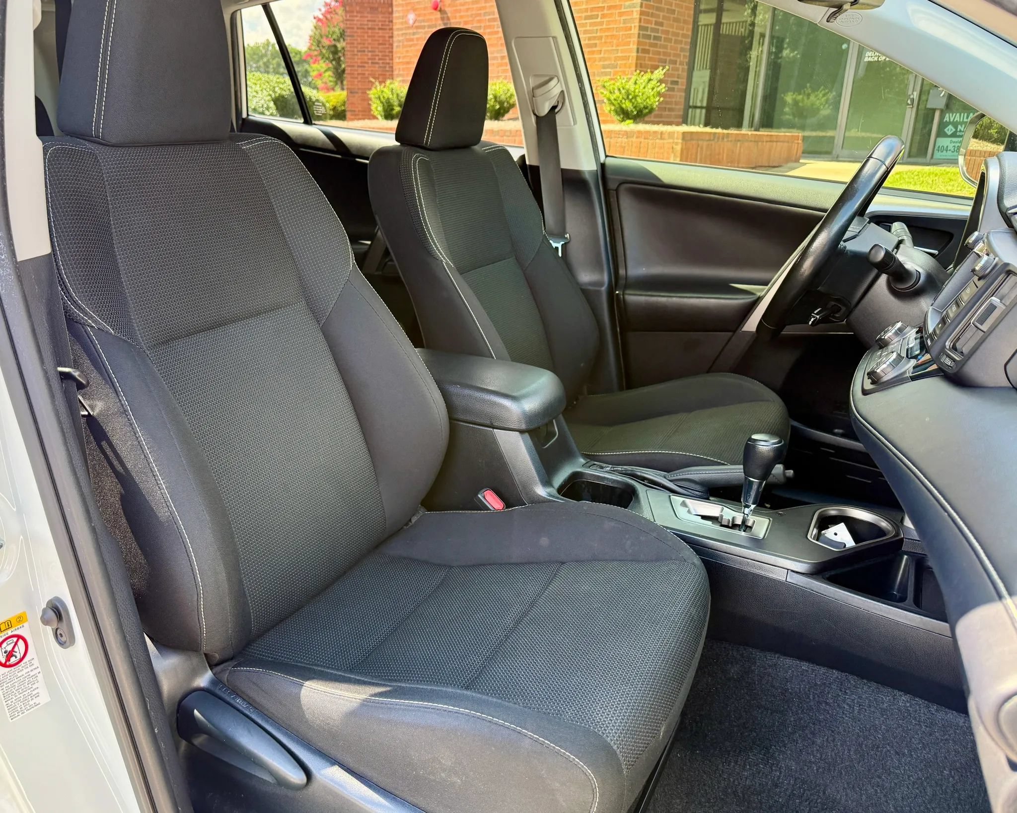 Used 2018 Toyota RAV4 XLE FWD image 13
