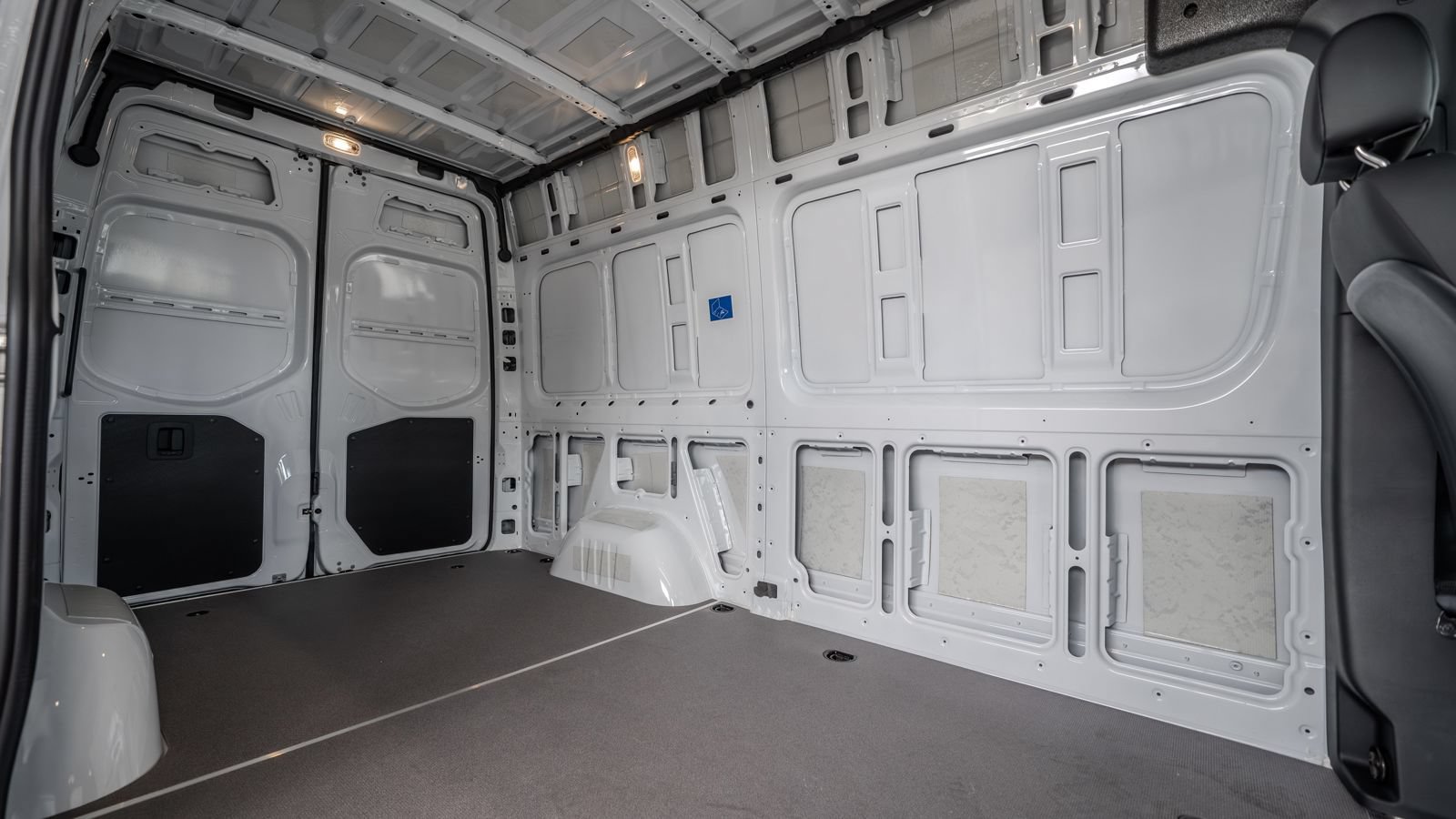 Used 2025 Mercedes-Benz Sprinter 2500 image 31