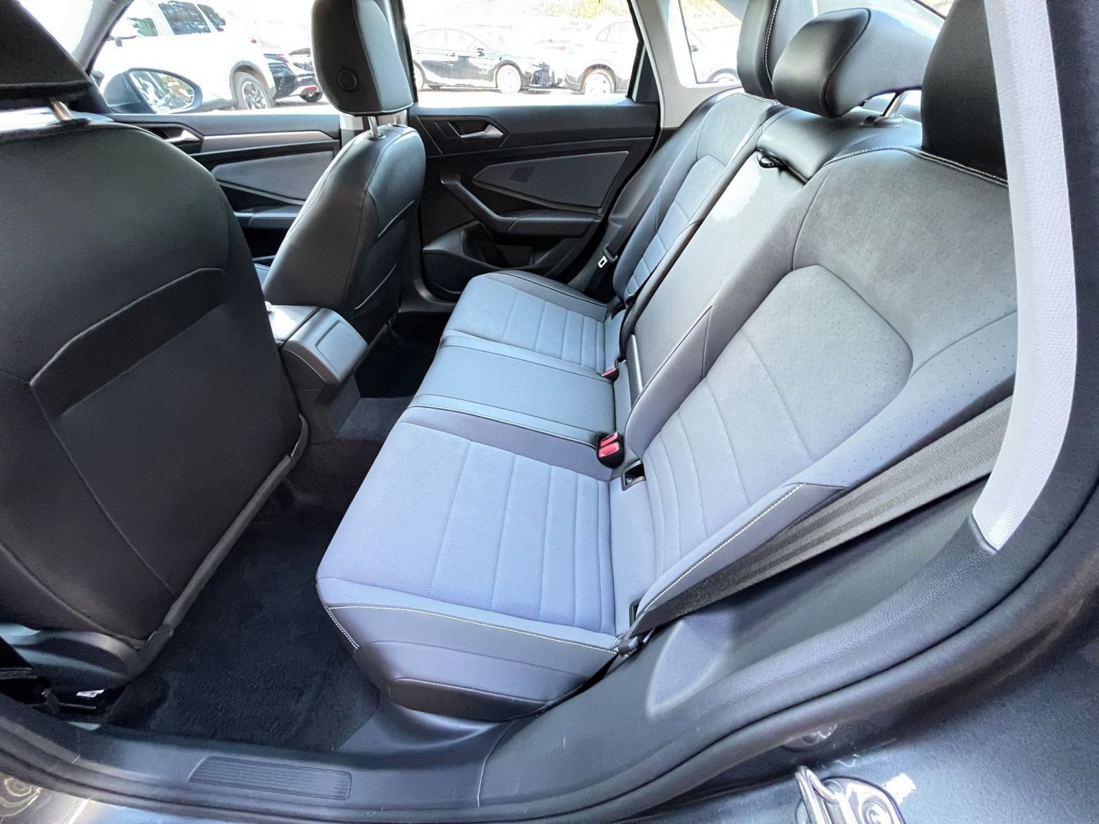 Used 2025 Volkswagen Jetta SE image 27