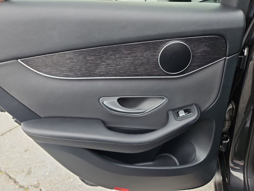 Used 2021 Mercedes-Benz GLC 300 4MATIC image 31