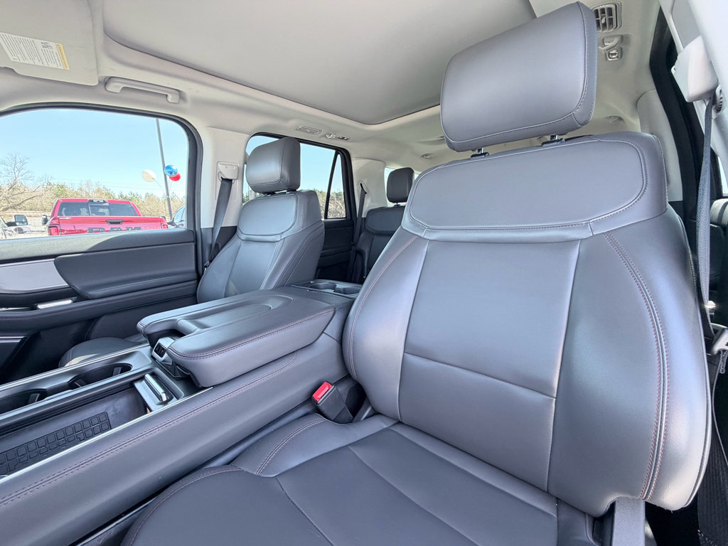 Used 2025 Ford Expedition Active AWD/4WD image 23