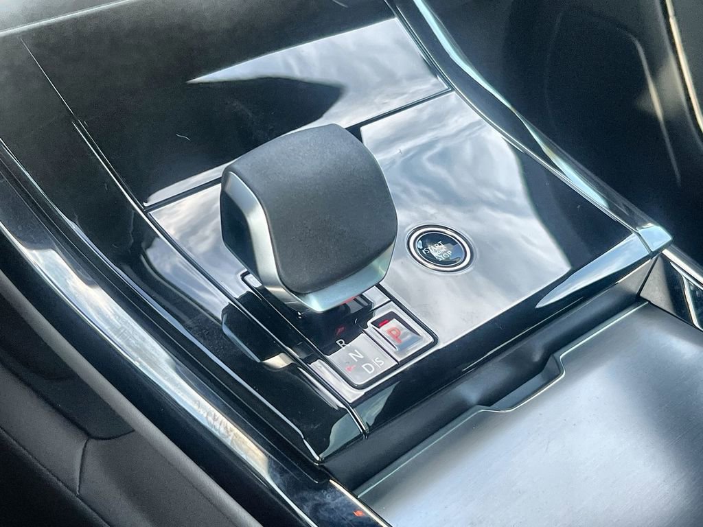 Used 2025 Land Rover Range Rover Sport SE image 27