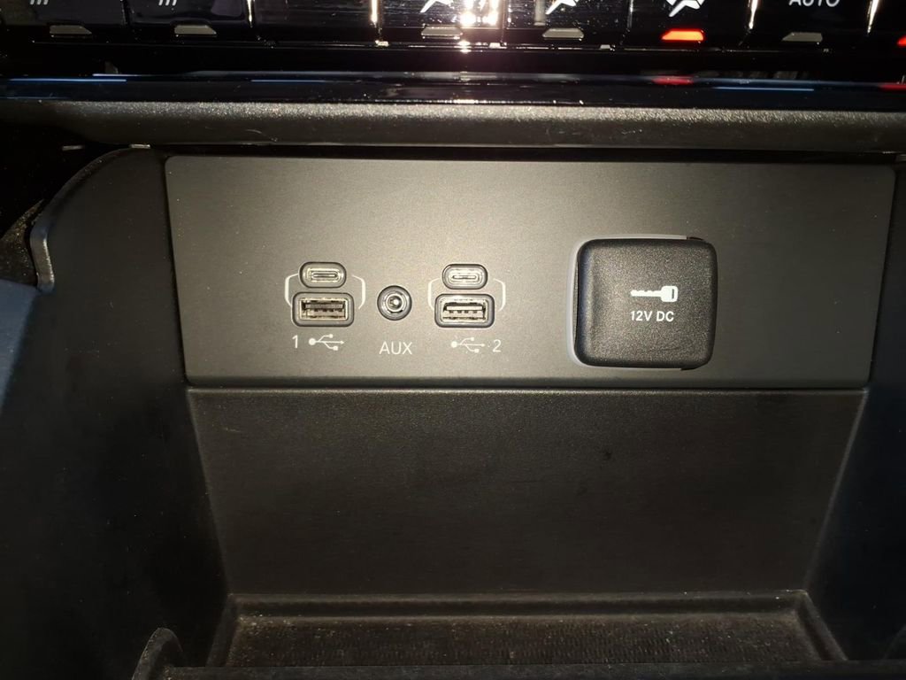 Used 2023 Jeep Grand Cherokee Laredo image 13