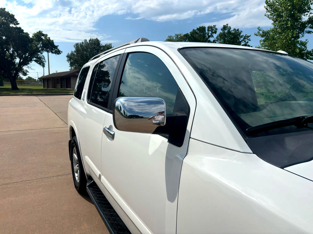 Used 2011 Nissan Armada SV image 38