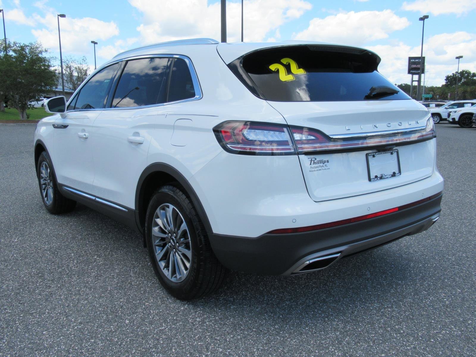 Used 2022 Lincoln Nautilus FWD w/ Premium Package image 5