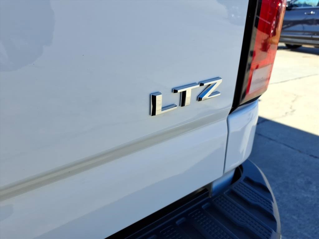 Used 2024 Chevrolet Silverado 2500 LTZ w/ LTZ Convenience Package image 15