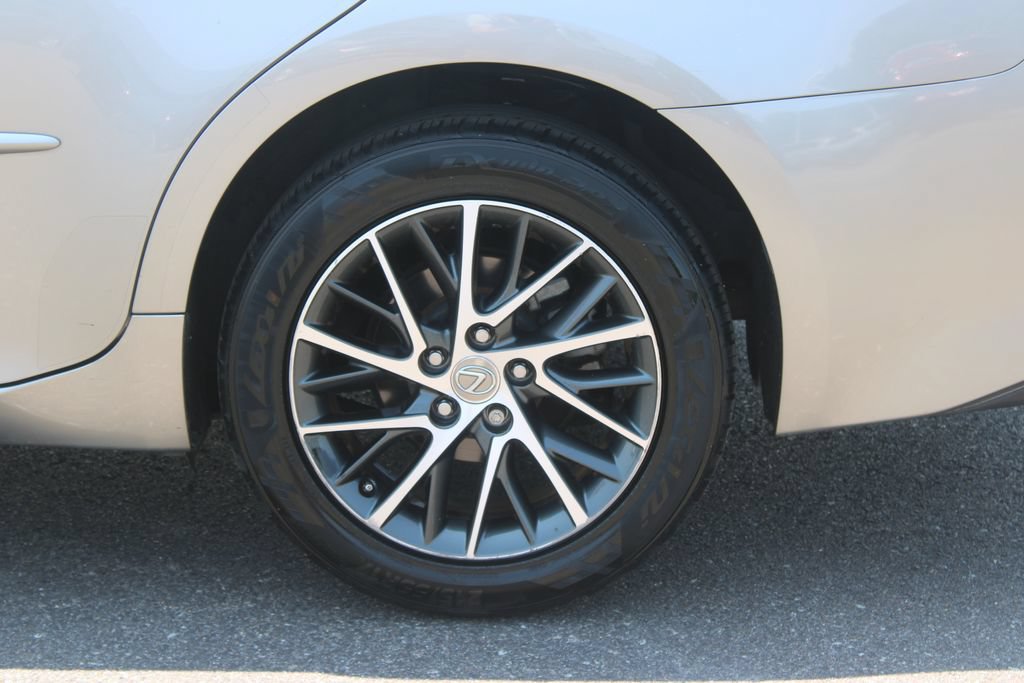 Used 2018 Lexus ES 350 w/ Luxury Package w/Wood Trim FWD image 19