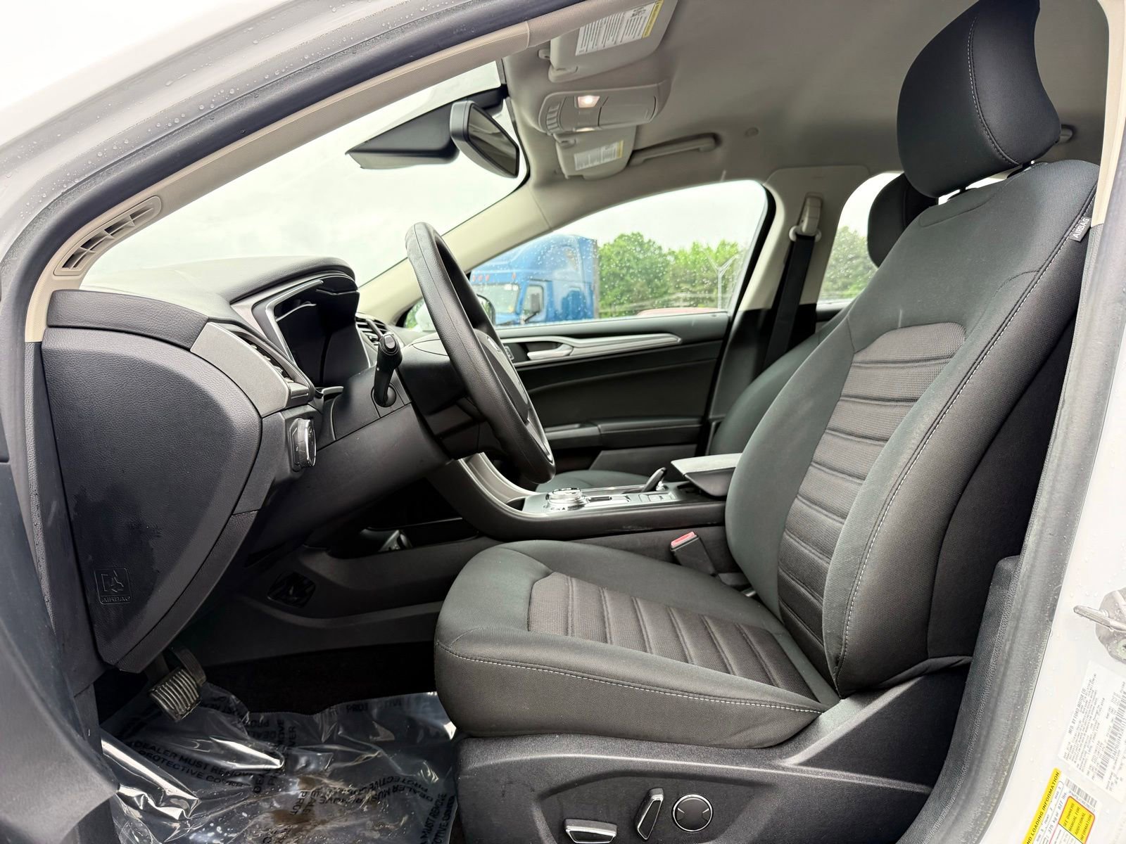 Used 2019 Ford Fusion SE FWD image 13