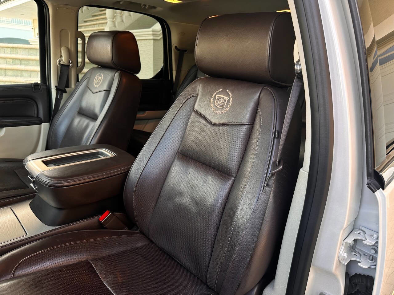 Used 2011 Cadillac Escalade Platinum image 51