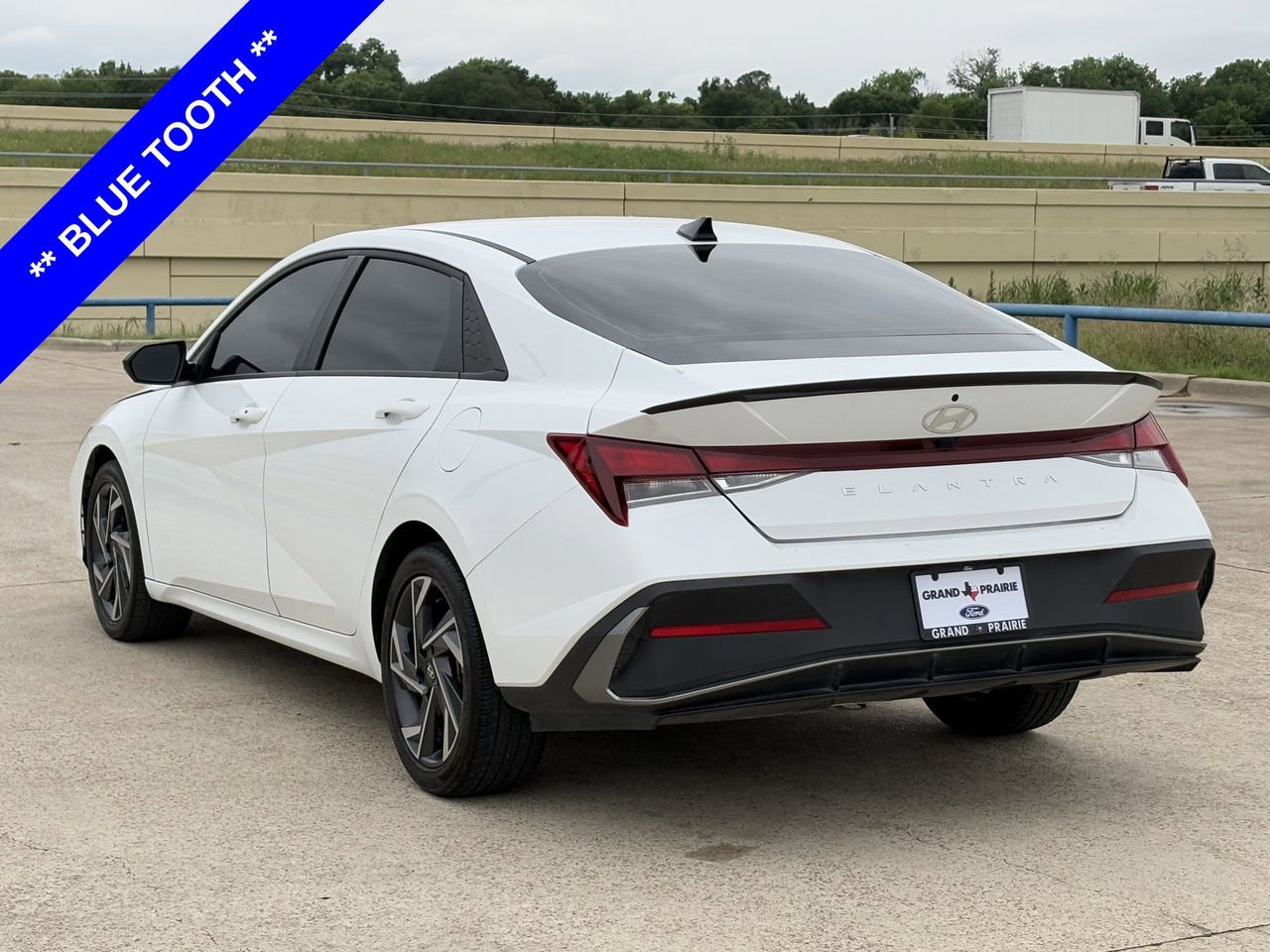 Used 2025 Hyundai Elantra Sport FWD image 6