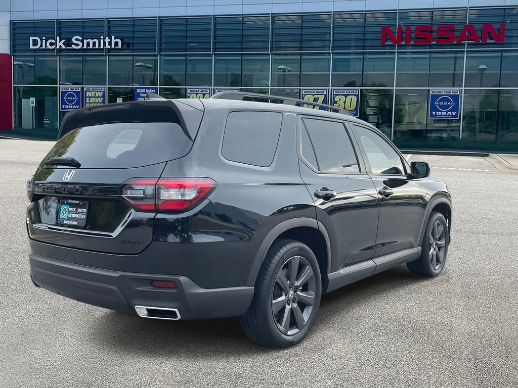 Used 2025 Honda Pilot Sport image 6