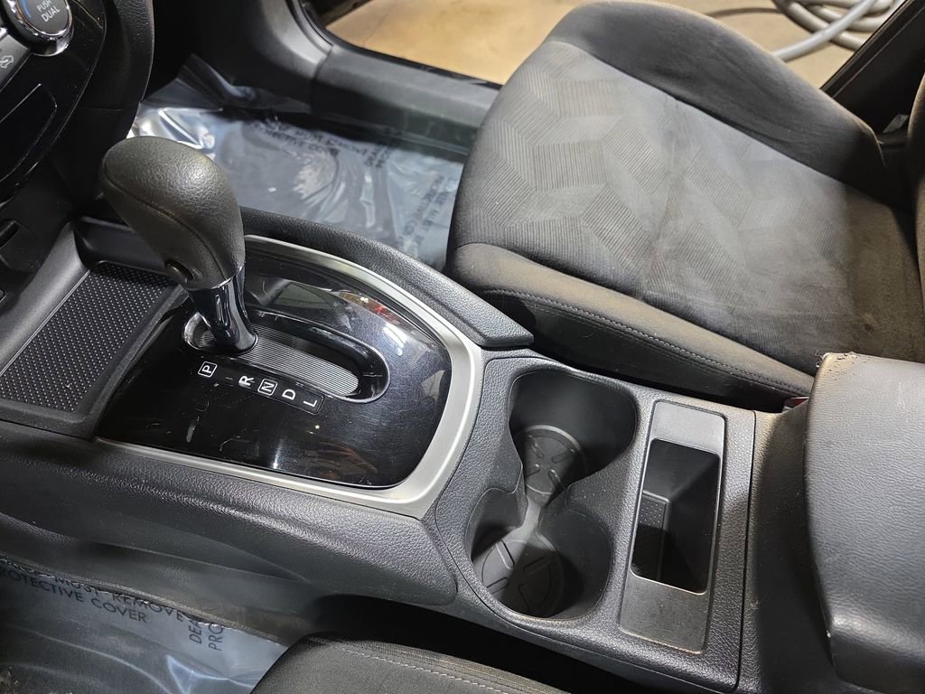 Used 2016 Nissan Rogue SV image 23