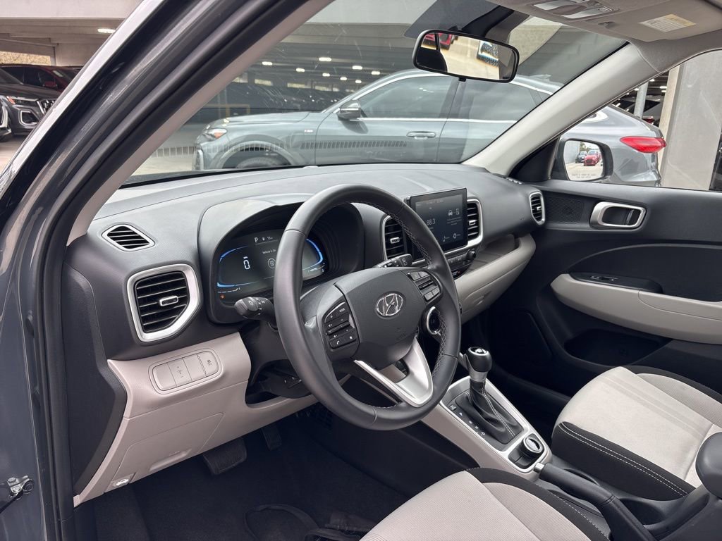 Used 2025 Hyundai Venue SEL image 12